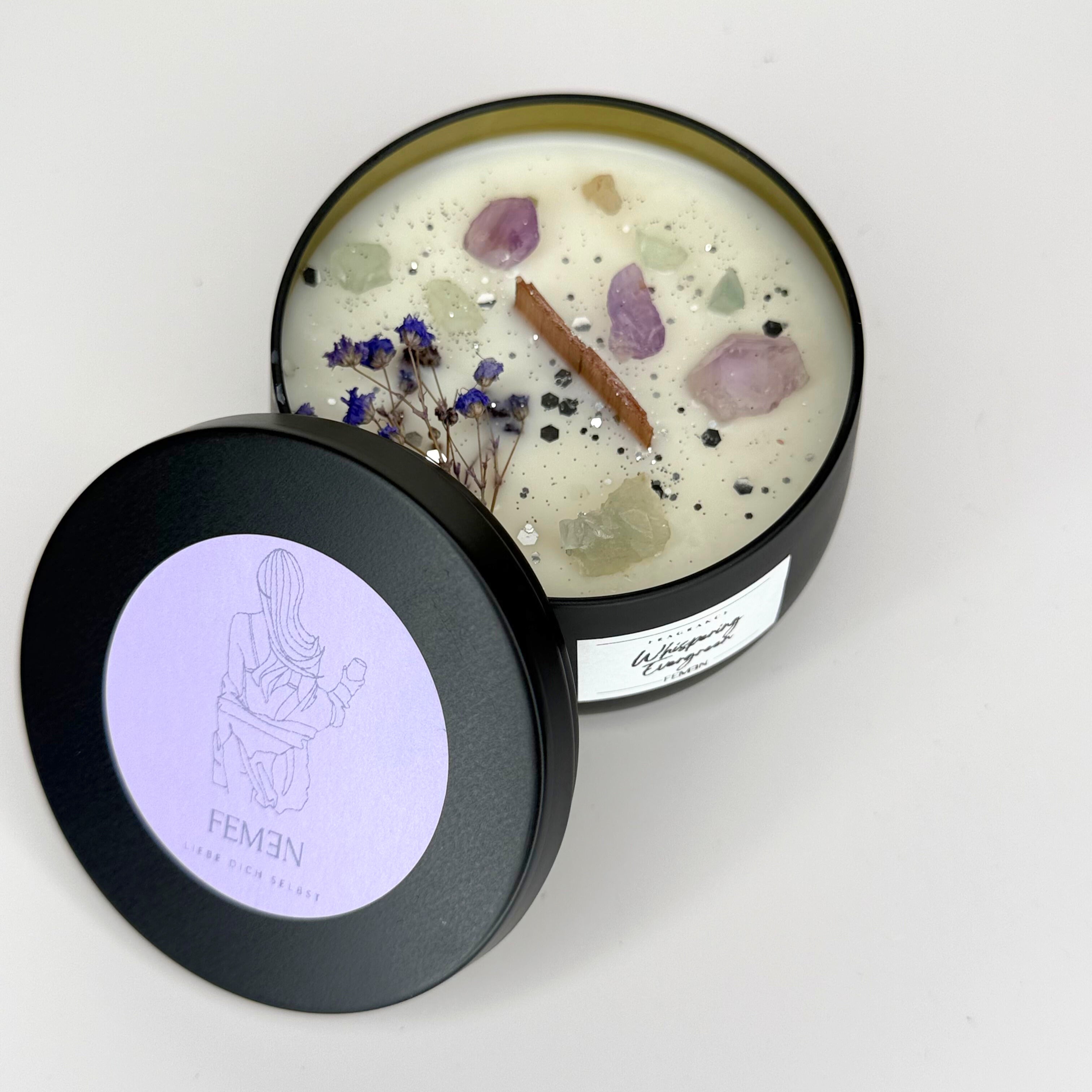 Whispering Evergreen - Duftkerze mit Holzdocht